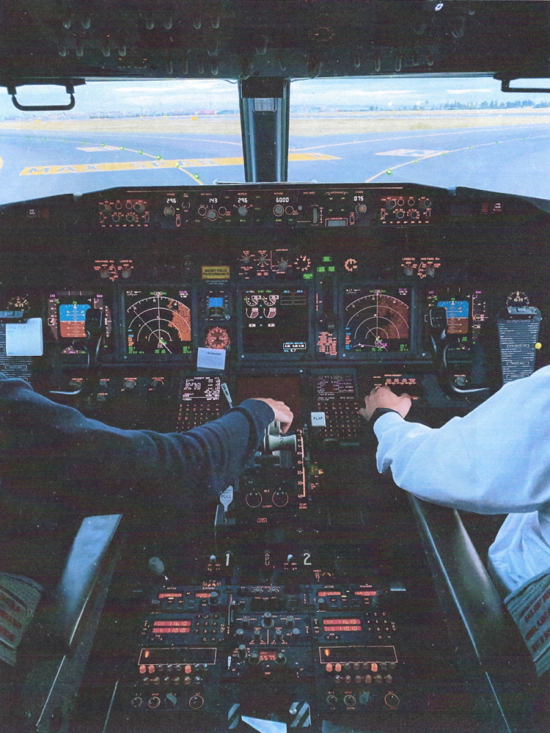 Boeing 737 cockpit